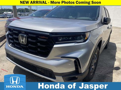 Used 2025 Honda Pilot TrailSport image 1