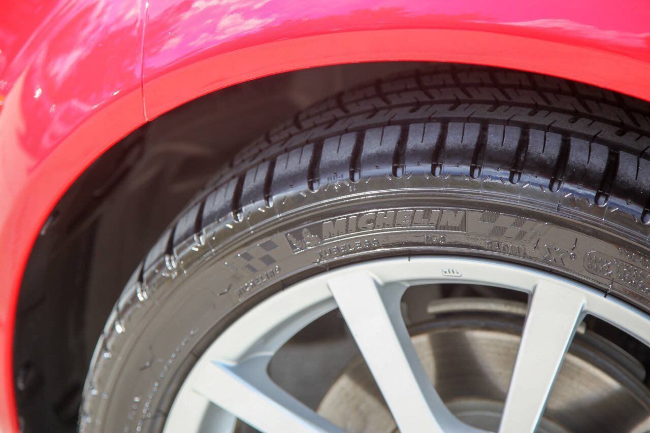 Used 2007 MAZDA MX-5 Miata Grand Touring w/ Premium Pkg RWD image 10