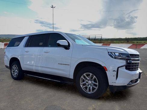 Used 2022 Chevrolet Suburban LT RWD image 2