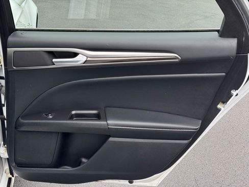 Used 2018 Ford Fusion SE w/ Equipment Group 602A FWD image 18