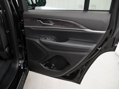 New 2025 Jeep Grand Cherokee Limited w/ Trailer Tow Package image 32