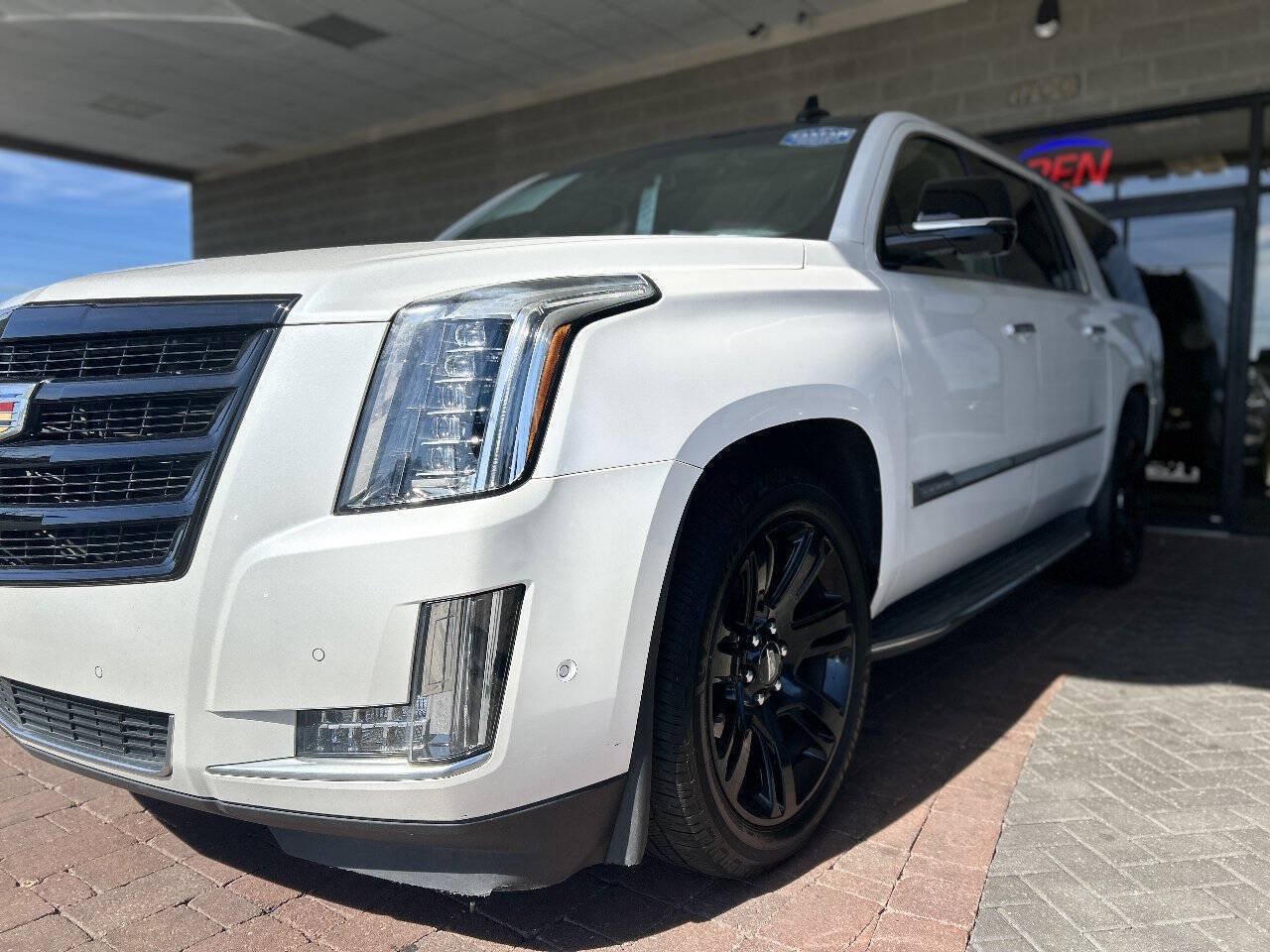 Used 2017 Cadillac Escalade ESV Luxury AWD/4WD image 25
