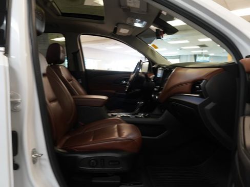 Used 2018 Chevrolet Traverse High Country AWD/4WD image 27