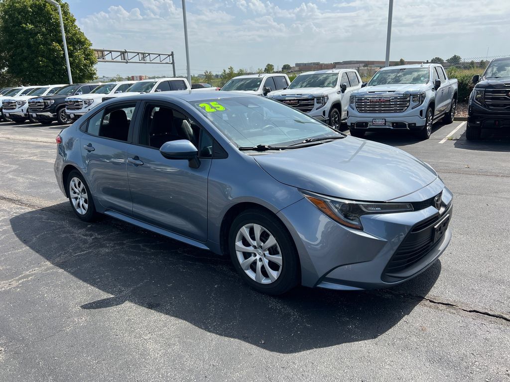 Used 2025 Toyota Corolla LE FWD image 4