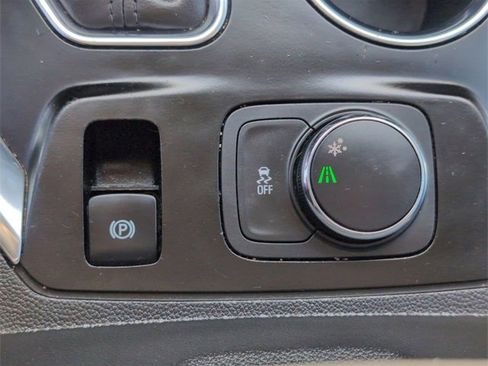 Used 2018 Chevrolet Traverse LT image 33