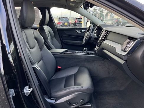 Used 2025 Volvo XC60 B5 Plus image 13