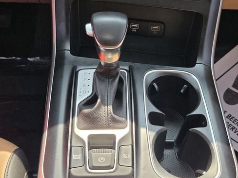 Used 2024 Kia Carnival LX FWD image 24