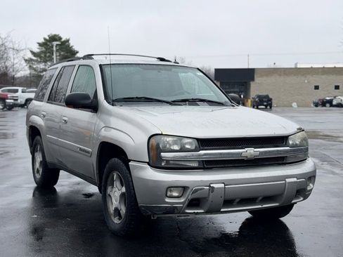 Used 2004 Chevrolet TrailBlazer LT w/ LT Preferred Equipment Group image 2