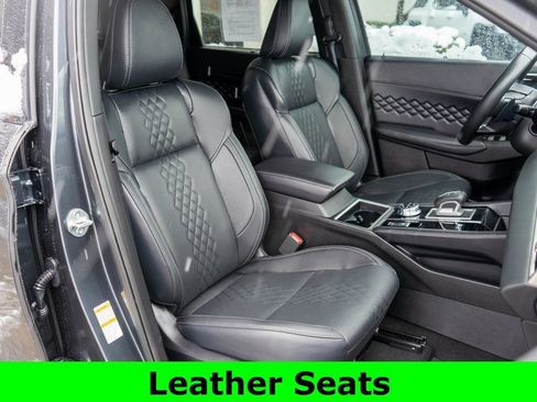 Used 2024 Mitsubishi Outlander 4WD Plug-In Hybrid image 9