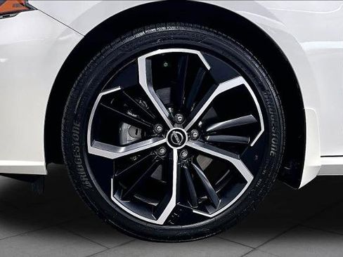 Certified 2024 Nissan Altima 2.5 SR w/ SR Premium Package FWD image 11