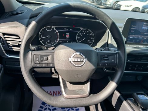 Used 2025 Nissan Rogue S AWD/4WD image 6