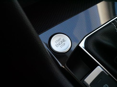 Certified 2025 Volkswagen Taos S AWD/4WD image 28