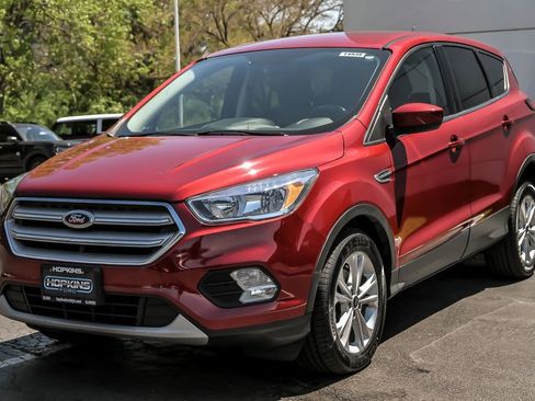 Used 2019 Ford Escape SE FWD image 5
