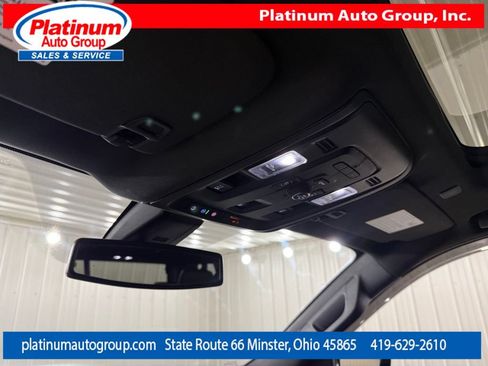 Used 2021 Chevrolet Suburban Z71 w/ Z71 Signature Package AWD/4WD image 24