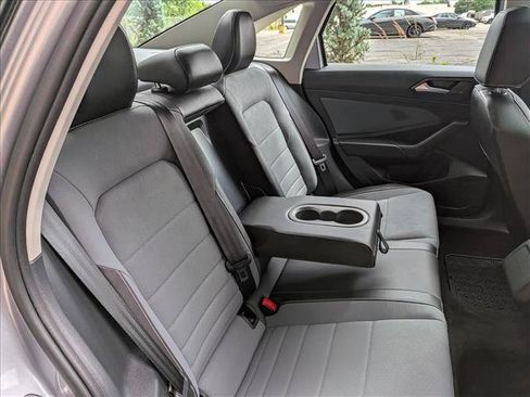 Certified 2025 Volkswagen Jetta SE w/ Sunroof Package FWD image 15