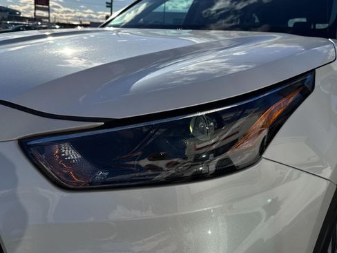 Used 2023 Toyota Highlander XLE image 11