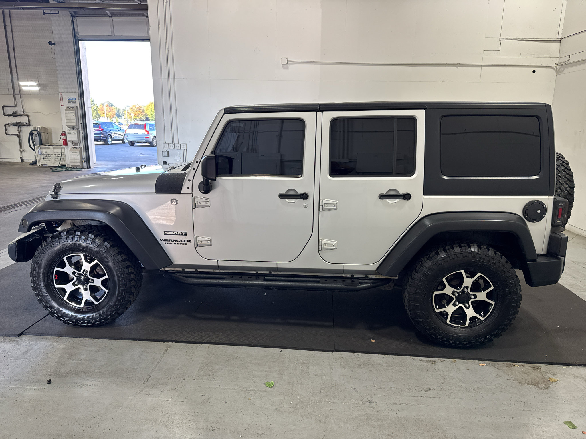 Used 2012 Jeep Wrangler Unlimited Sport AWD/4WD image 4