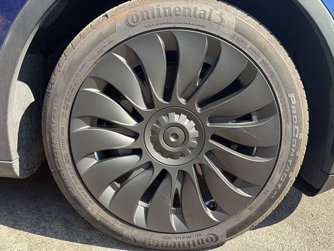 Used 2022 Tesla Model Y Long Range AWD/4WD image 10