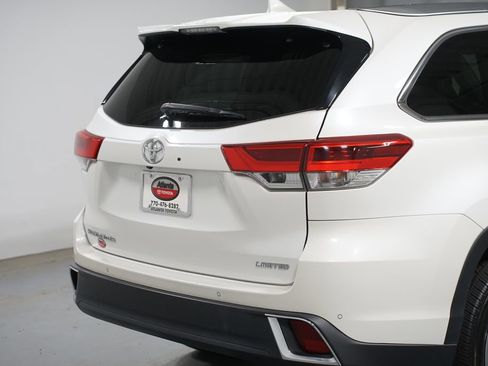 Used 2017 Toyota Highlander Limited FWD image 9