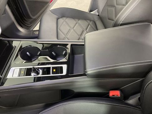 Used 2024 Volkswagen Atlas SE w/ Black Wheel Package image 28