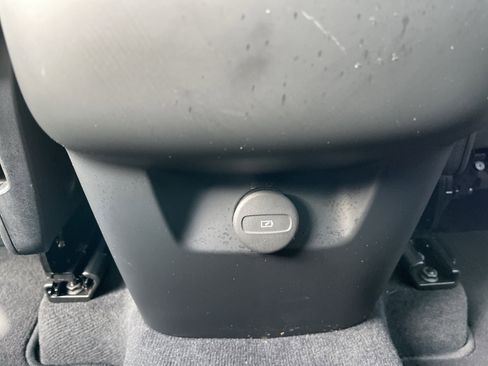 Used 2025 Volvo XC90 B6 Plus image 33