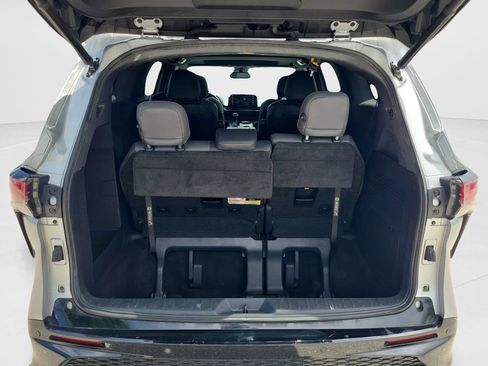 Used 2021 Toyota Sienna XSE FWD image 9