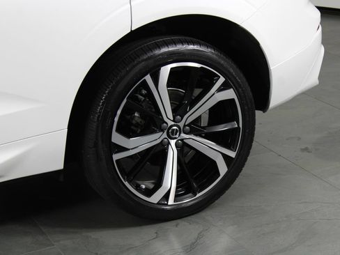 Used 2022 Volvo XC60 B5 R-Design w/ Protection Package Premier FWD image 13