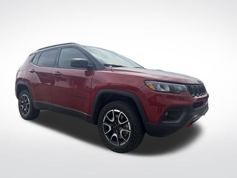 Used 2025 Jeep Compass Trailhawk AWD/4WD image 1