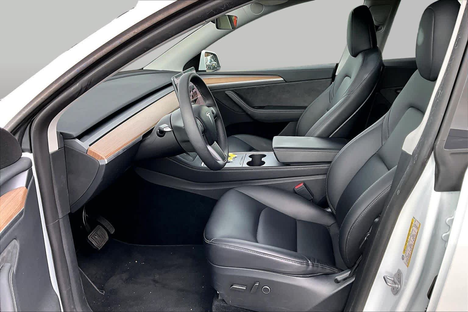 Used 2024 Tesla Model Y Long Range AWD/4WD image 7