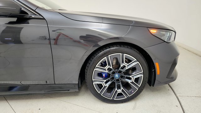 Used 2024 BMW i5 eDrive40i w/ M Sport Package RWD image 21