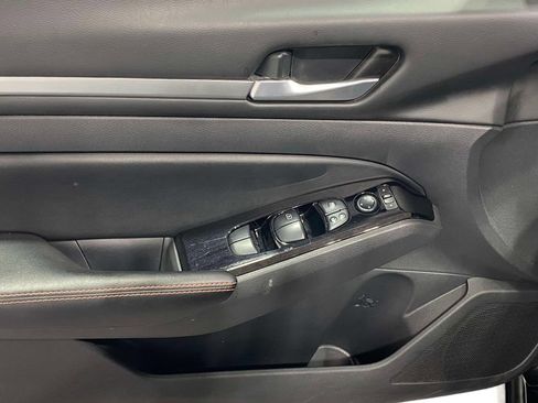 Used 2024 Nissan Altima 2.5 SR FWD image 18