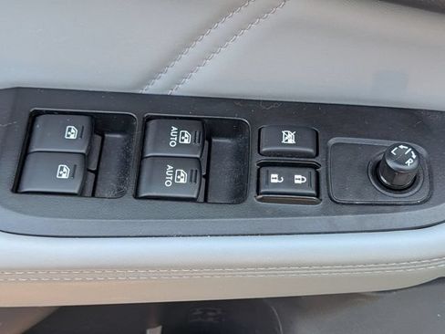 Used 2019 Subaru Outback 2.5i Limited AWD/4WD image 12