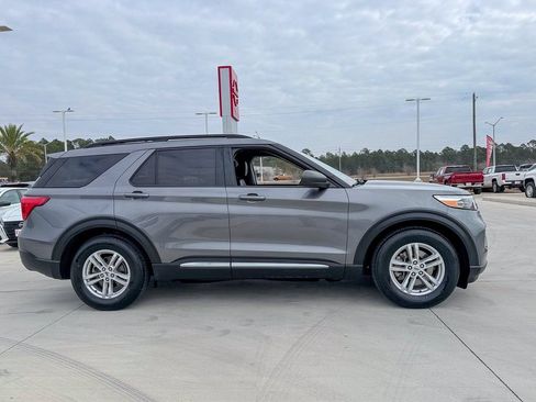 Used 2024 Ford Explorer XLT w/ Equipment Group 202A RWD image 4