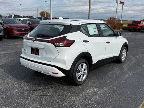New 2025 Nissan Kicks Play S image 33