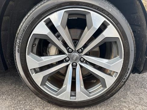 Used 2019 Audi Q8 Prestige w/ Towing Package image 12