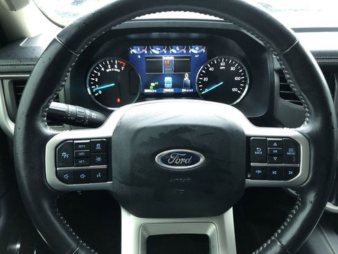 Used 2023 Ford Expedition XLT image 17