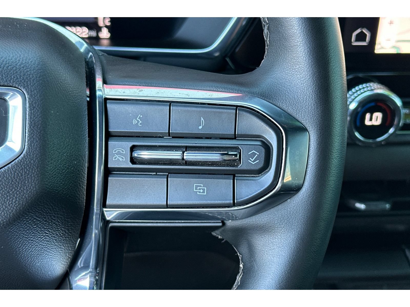 Used 2023 GMC Canyon Elevation w/ Elevation Premium Package RWD image 28