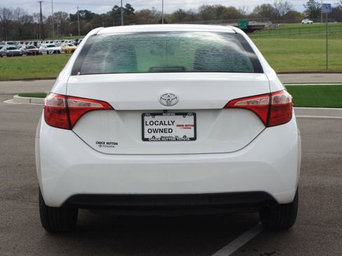 Used 2018 Toyota Corolla LE image 3
