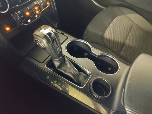 Used 2018 Ford Explorer XLT w/ Equipment Group 201A image 26