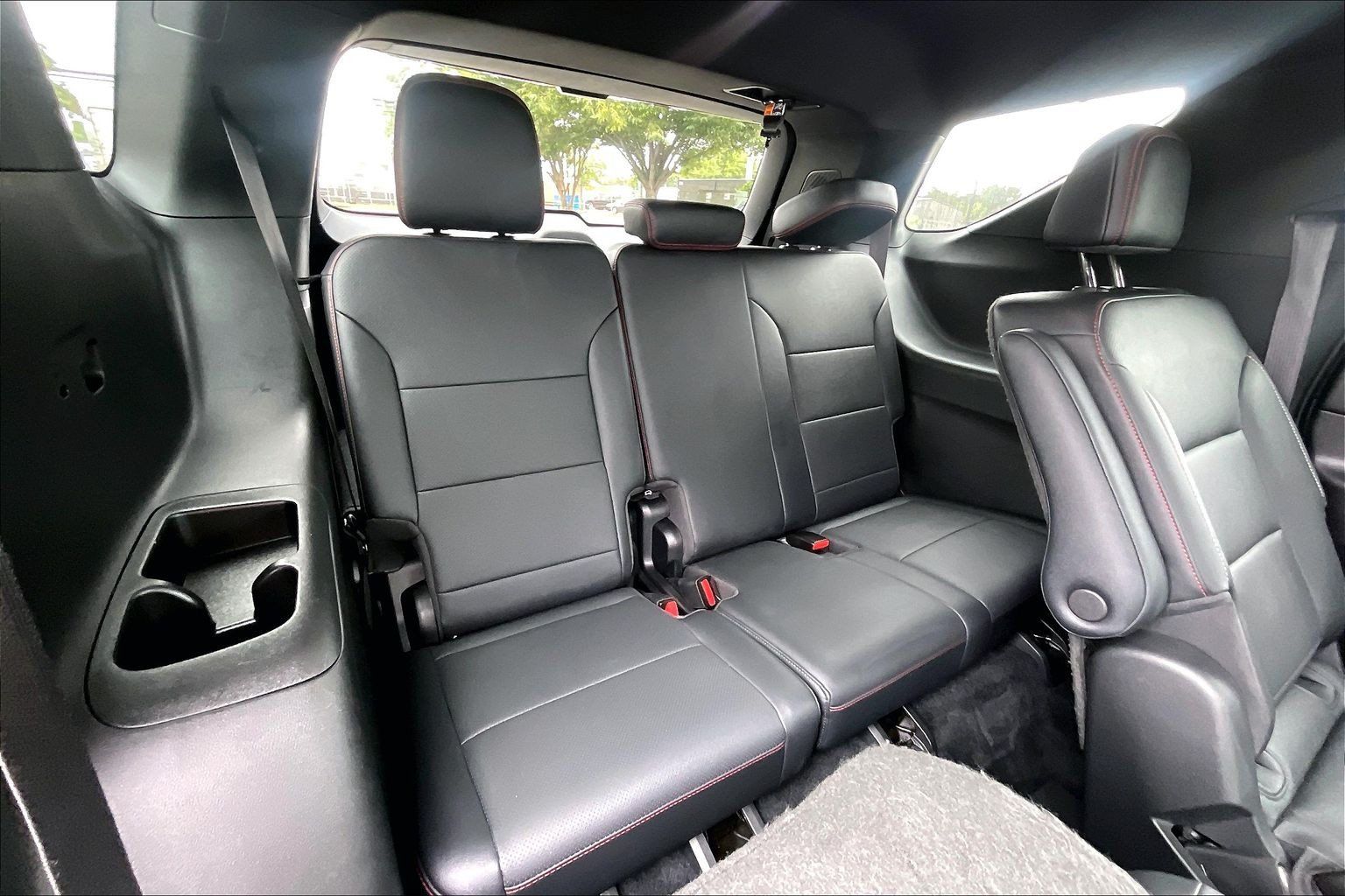 Used 2024 Chevrolet Traverse Z71 w/ Enhanced Driving Package AWD/4WD image 32