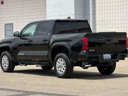 Certified 2025 Toyota Tacoma SR5 AWD/4WD image 7