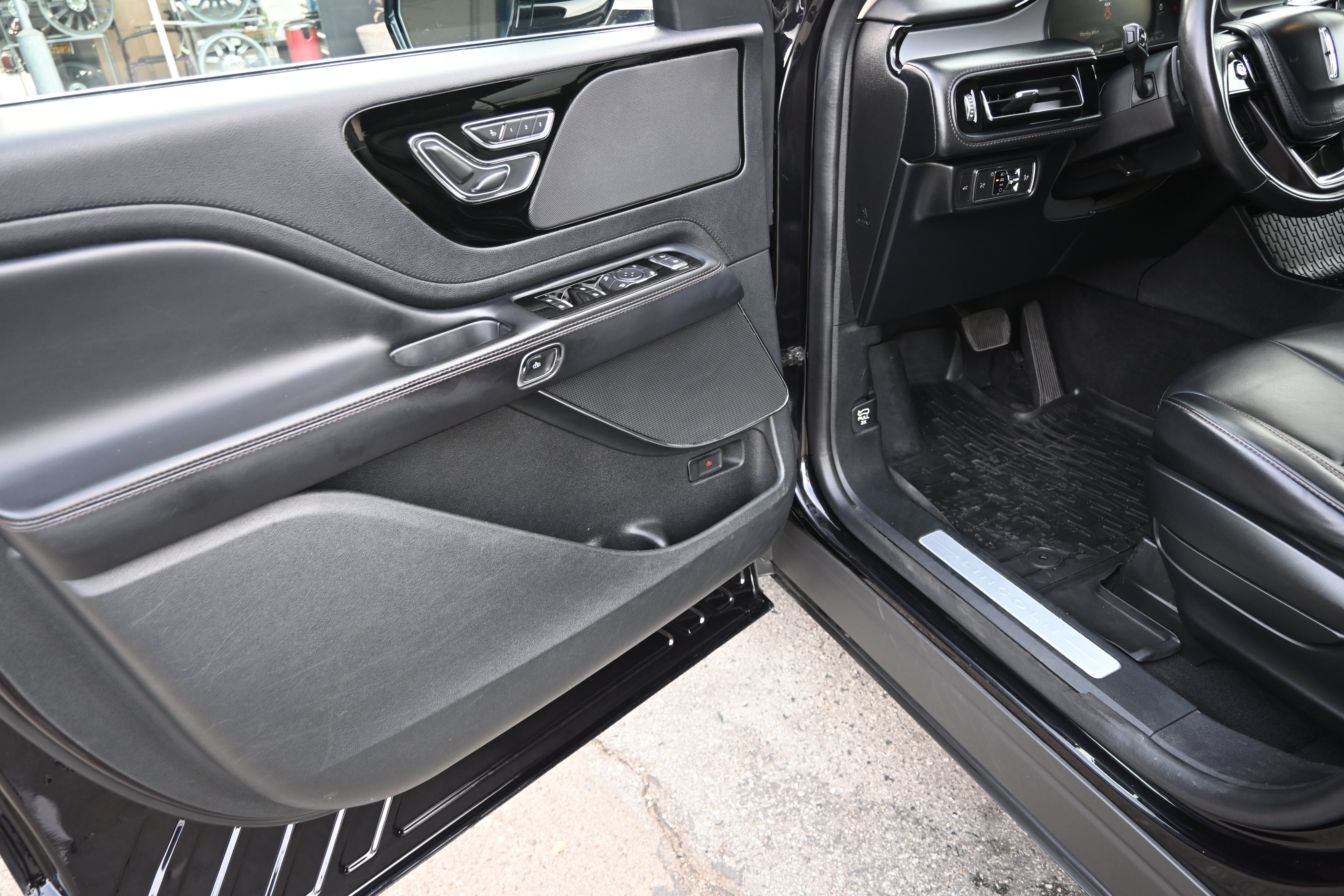 Used 2022 Lincoln Aviator 2WD image 33