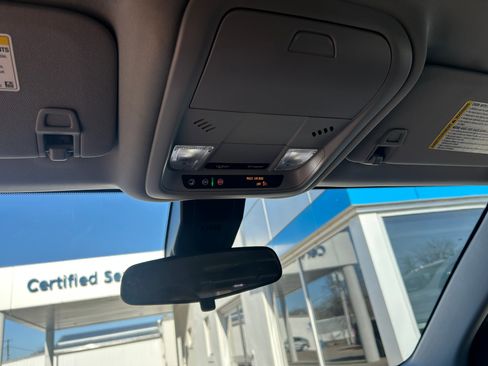 Used 2022 Chevrolet Equinox LT FWD image 28