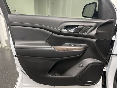 Certified 2022 GMC Acadia Denali w/ GMC Pro Grade Package AWD/4WD image 23