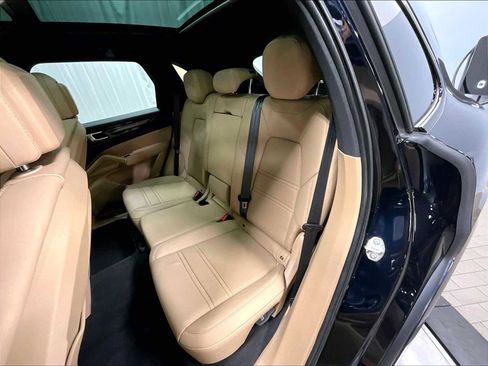 Used 2023 Porsche Cayenne image 31