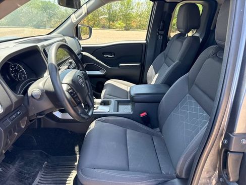 Certified 2025 Nissan Frontier SV RWD image 9