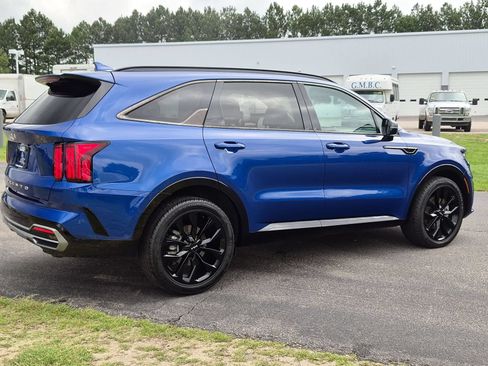 Certified 2022 Kia Sorento SX FWD image 3