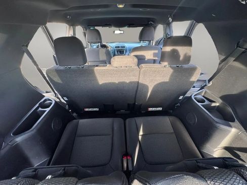 Used 2016 Ford Explorer XLT w/ Equipment Group 201A AWD/4WD image 17