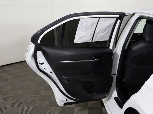 Used 2024 Toyota Camry SE image 20