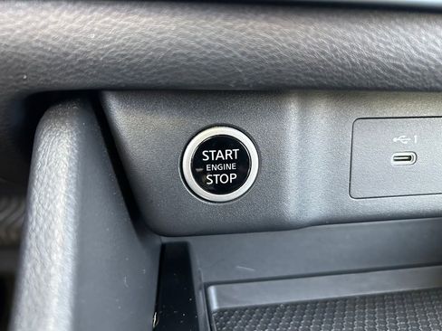 Used 2023 Nissan Rogue SV image 16